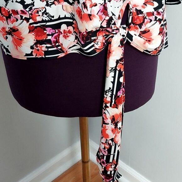 PerSeption Women Floral Top - Picture 2 of 6